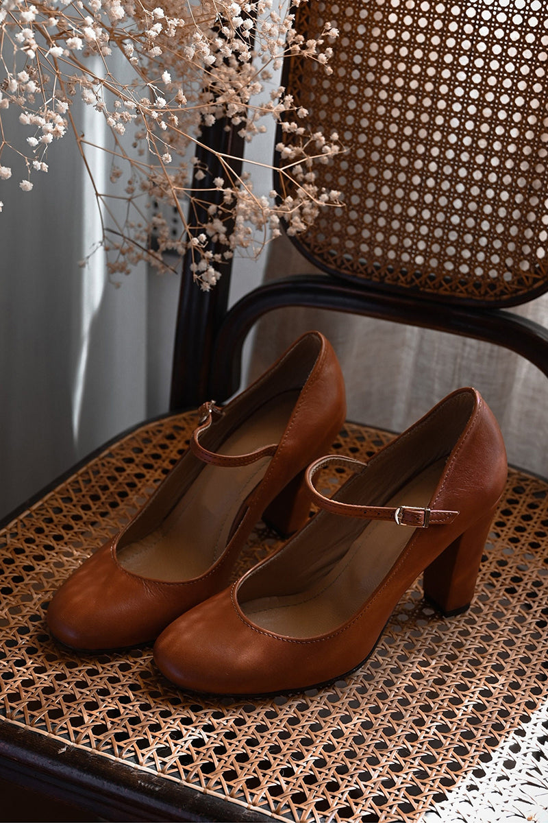 Bravina | Daily sandals with strap on a small heel