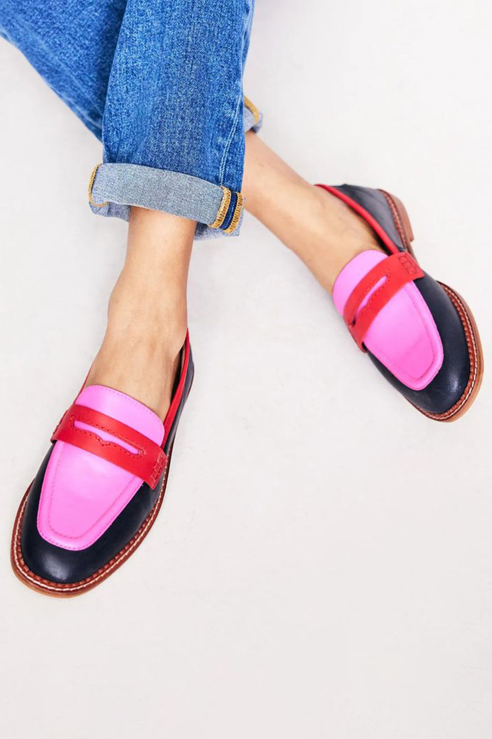 Lunessa | Black loafers with colored accents