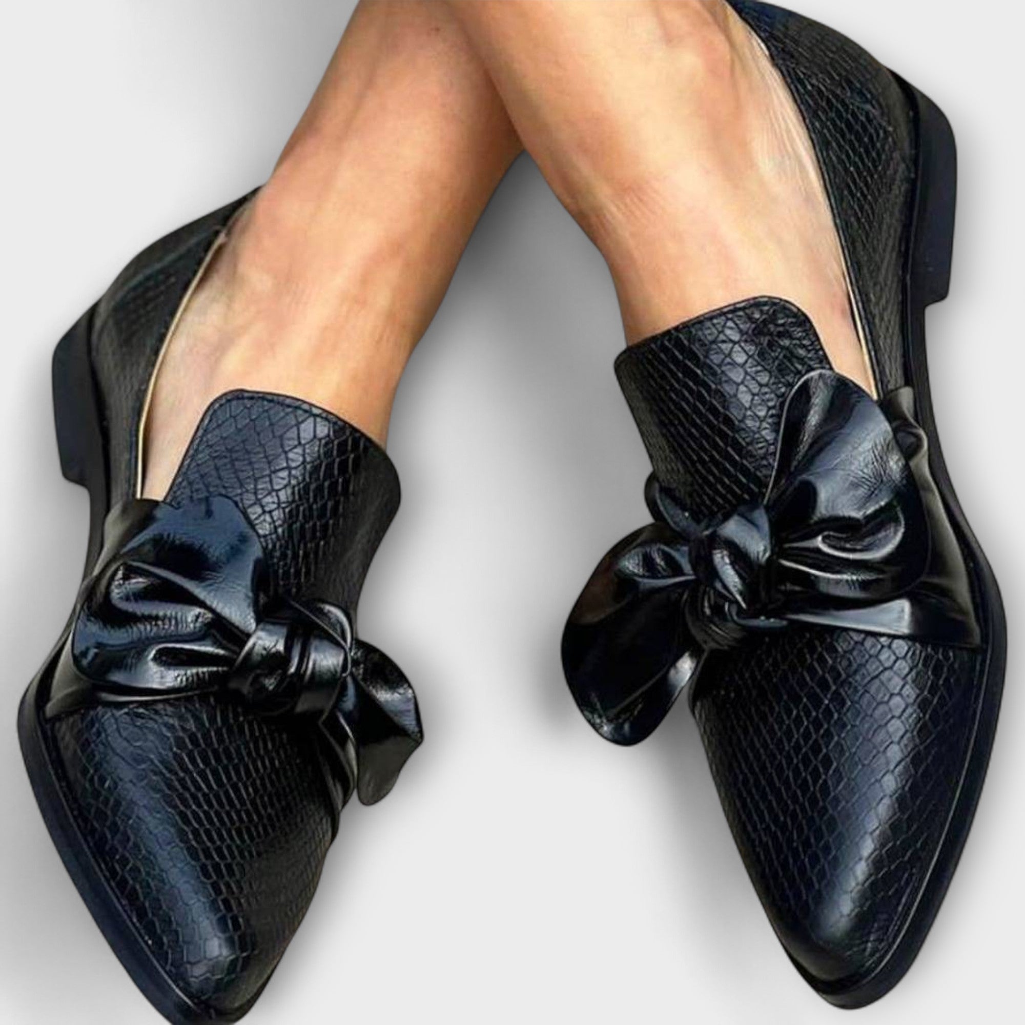 Claudia™ | Loafer with Bow