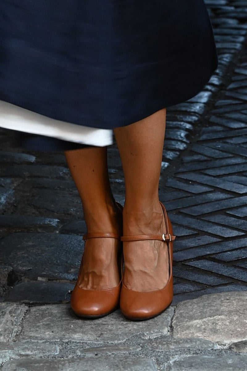 Bravina | Daily sandals with strap on a small heel