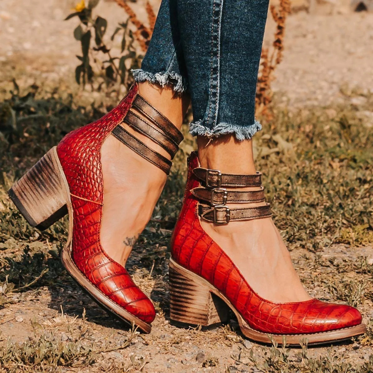 Ginevra™ | Multiple Straps and Thick Heel